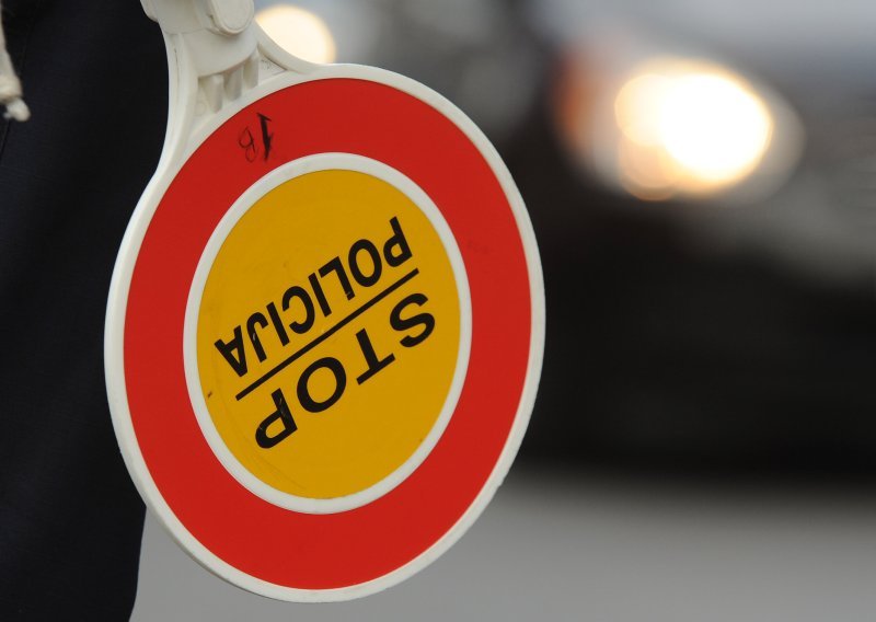 Mrtav pijan sjeo za volan, ali to nije bio jedini prekšaj. Kazna je paprena