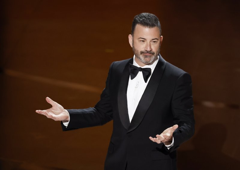 Voditelj nije štedio Trumpa: Sada imamo kralja Donnyja VIII.