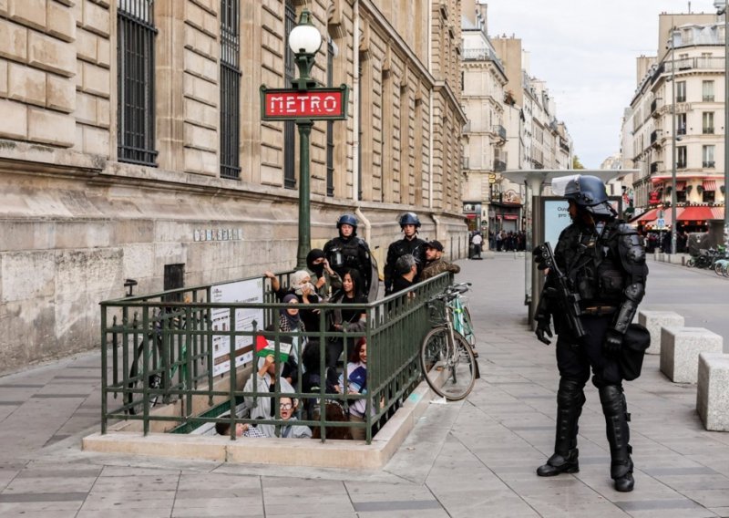Tri žene izbodene u metrou u Parizu, muškarac uhićen