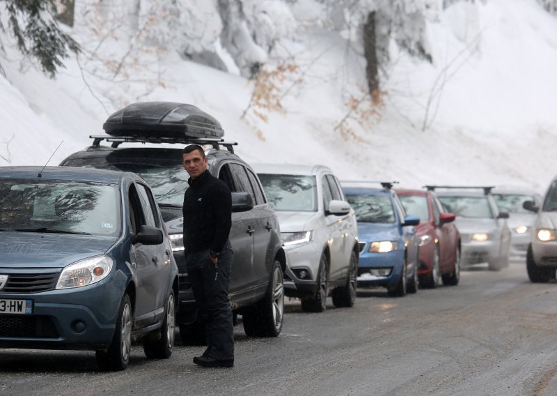 HAK upozorava: Sklisko je, moguća poledica, ali i odroni