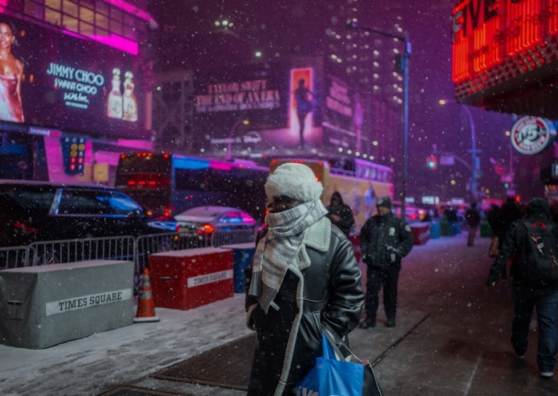 Snijeg i led paralizirali sjeveroistok Amerike: Otkazano preko tisuću i pol letova