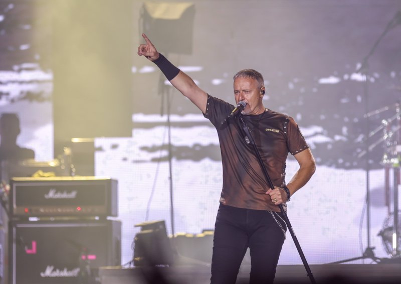 Thompson poručio uoči koncerta: 'Čuvajmo jedni druge'