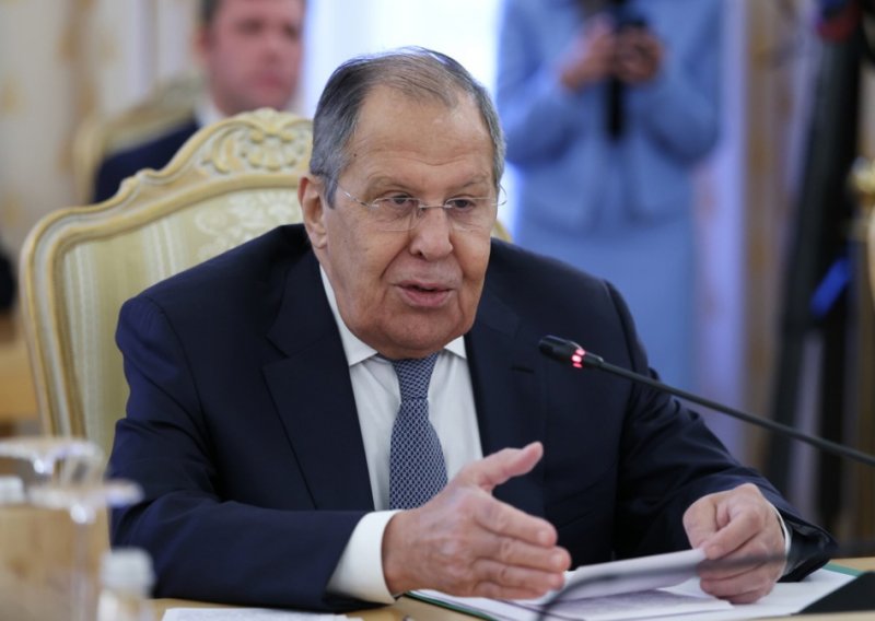 Lavrov: Europske trupe u Ukrajini mogle bi postati legitimna ruska meta