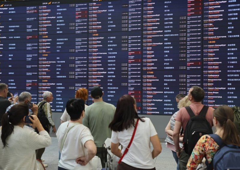 U Rusiji paraliziran zračni promet zbog ukrajinskih dronova