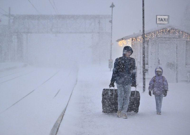 Skandinaviju paralizirala oluja Johannes: Dvoje mrtvih, vjetar nosi avione kao papir