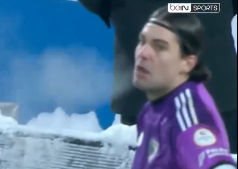 Hrvatski golman postao je hit u Turskoj; pogledajte kako se borio s hladnoćom