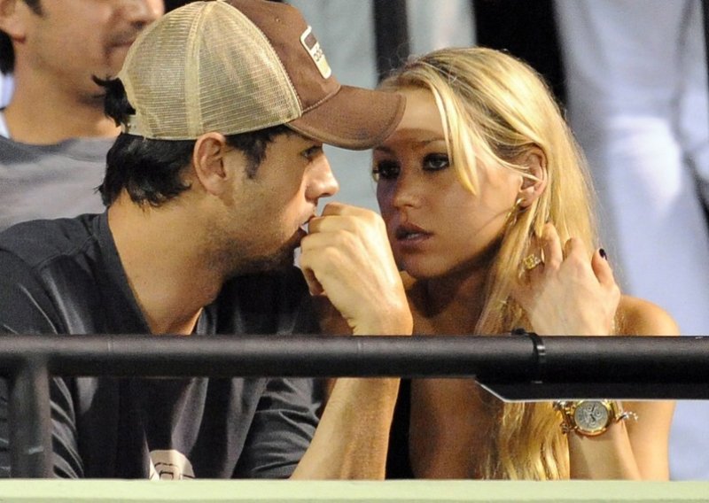 Na ovo se čekalo: Enrique Iglesias i Ana Kurnjikova objavili prvu fotografiju svoje dječice