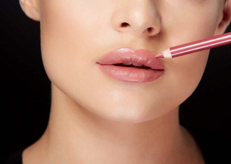 Zaboravite na filere, svi su oduševljeni ovim trikom za punije usne