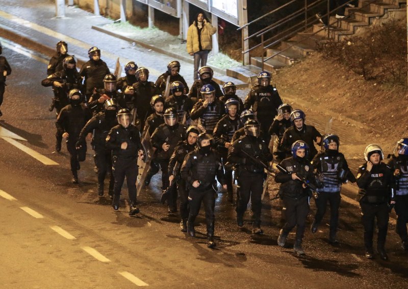 Tri policajca i šest islamista poginulo u sukobu u Turskoj