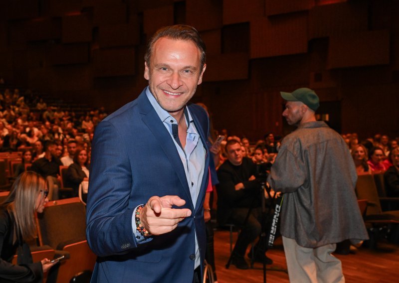 Znate li kako izgleda kći Enisa Bešlagića? Rijetko je pokazuje, a kad se pojavi u javnosti - svi gledaju u nju