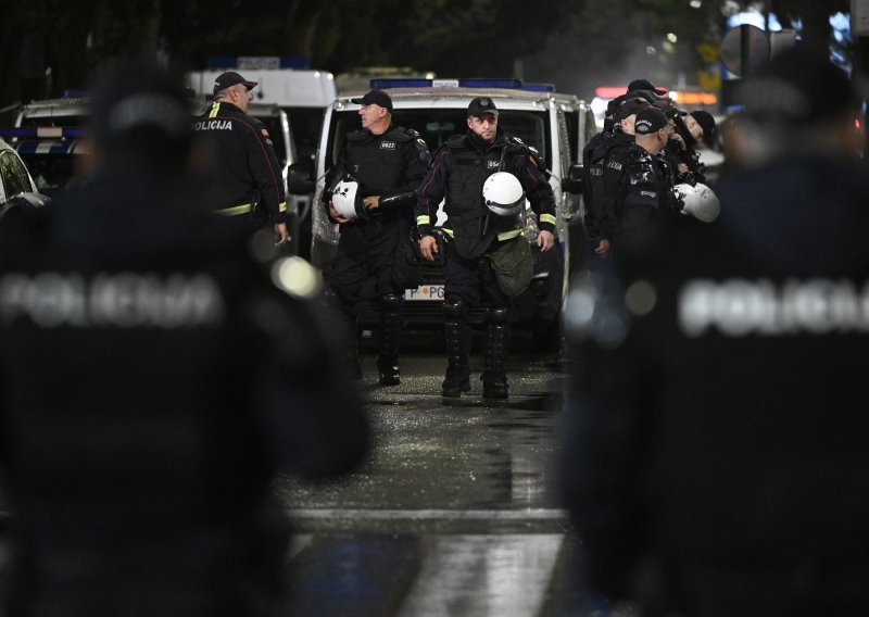 Kaos u Crnoj Gori: 'Ovo što se dogodilo ne pamti se ni za vrijeme Đukanovićeve diktature'