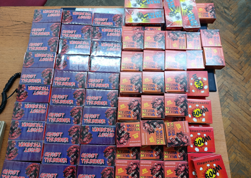 Policija u zagrebačkoj Dubravi našla više od 2500 komada nedozvoljene pirotehnike