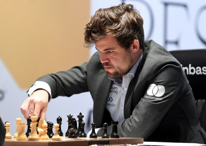 Osvojio je 19. naslov svjetskog prvaka pa ga proslavio fotografijom Luke Modrića