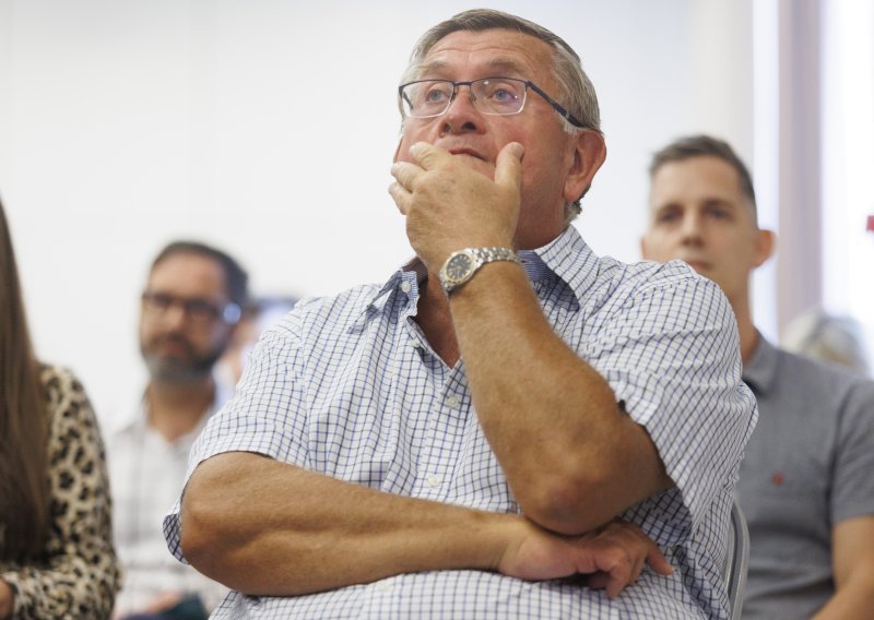 Obersnel o optužnici: 'Da nije medija, ne bih ni znao. Lijepo je imati ovakvu čestitku'