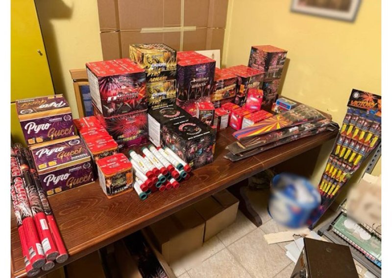 VIDEO Policija mu u kući pronašla čak 23 kilograma pirotehnike