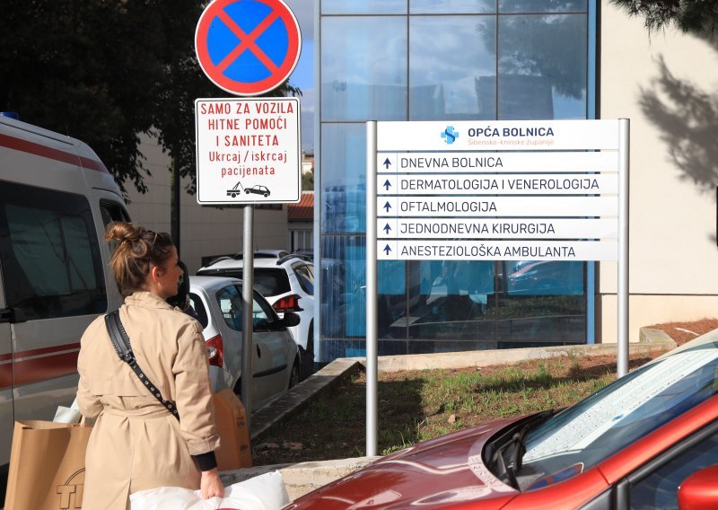 Dio stropa se urušio na pacijenta u WC-u šibenske bolnice