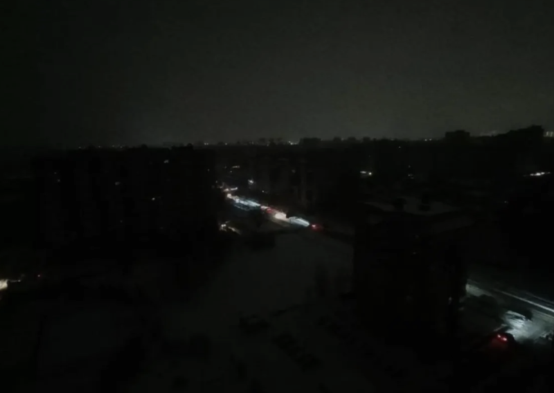 VIDEO 'Blackout' u Moskvi: Čuju se dronovi, više od pola milijuna ljudi u mraku i bez signala