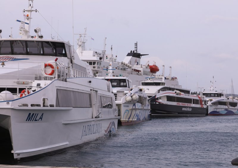 HAK: Zbog vjetra u prekidu trajektne i katamaranske linije