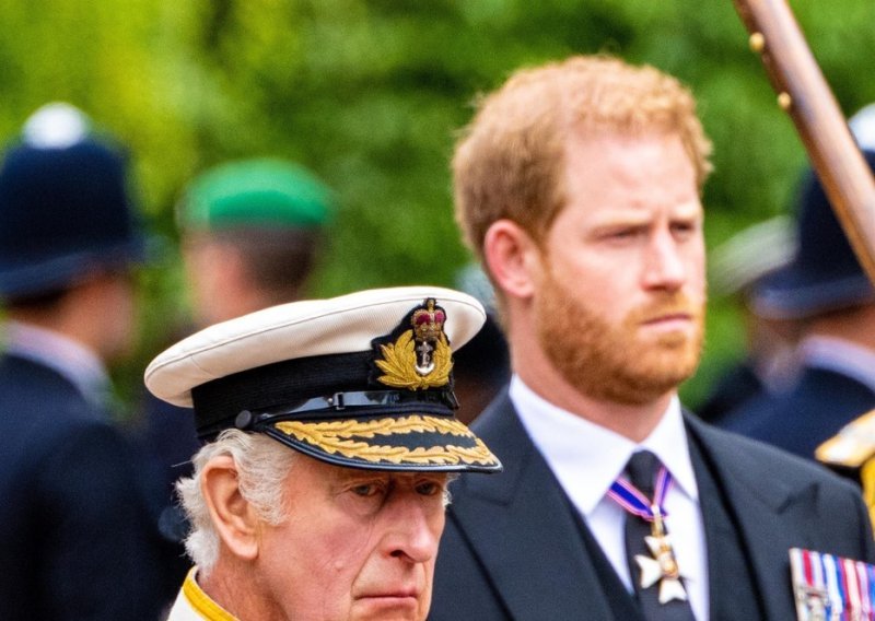 Tajni sastanak, pa 50 minuta s Harryjem: Detalji koji objašnjavaju Charlesovu odluku