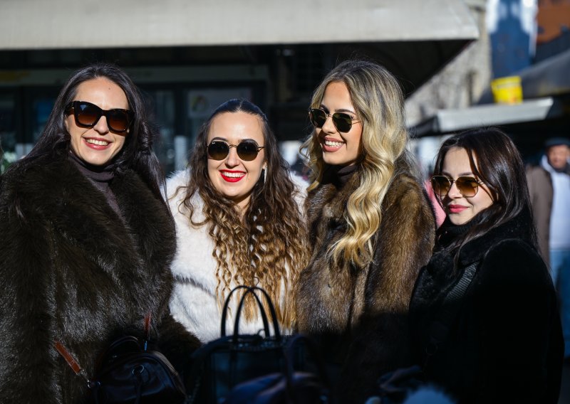 Sve je krcato: Pogledajte atmosferu u centru Zagreba uoči proslave Nove godine