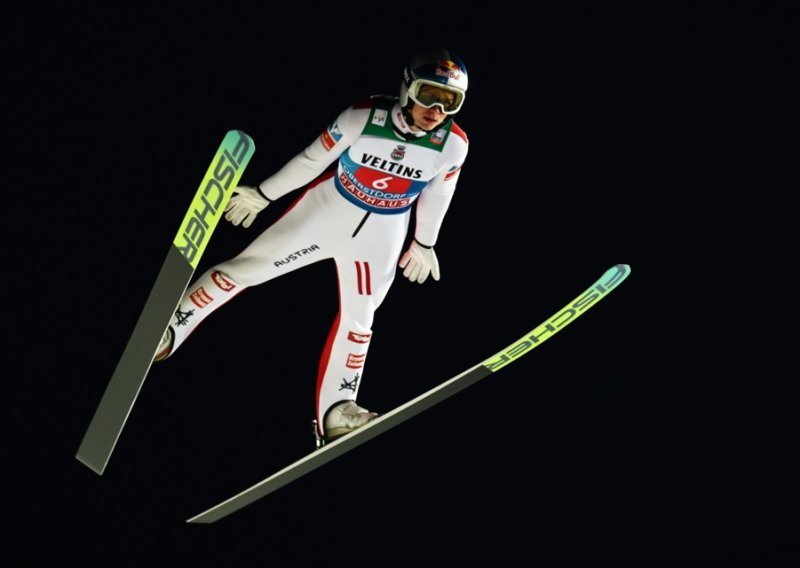 Pogledajte kako je klinac od 19 godina fantastičnim skokom srušio rekord legendarne skakaonice