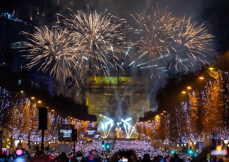 [MEGA GALERIJA] Spektakularnim vatrometima svjetski gradovi obilježili ulazak u novu godinu