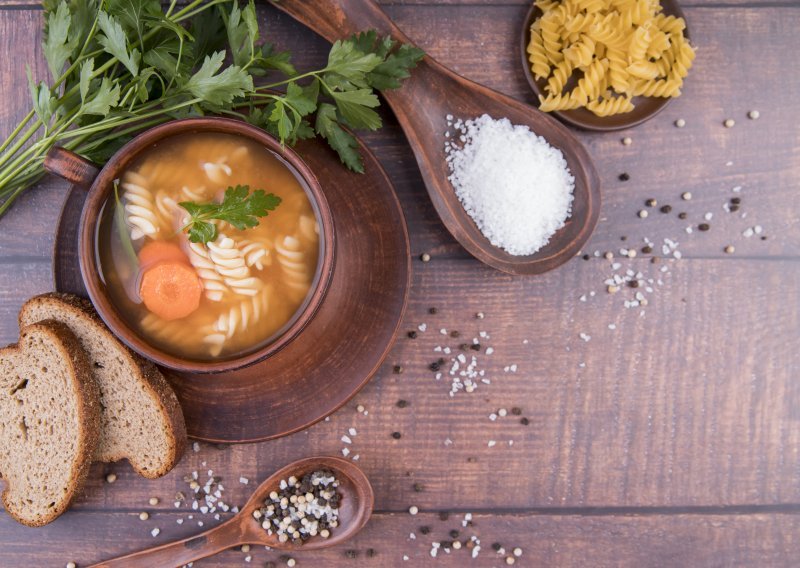 Što napraviti ako ste presolili juhu? Prije nego što sve izlijete u sudoper, pokušajte ovo