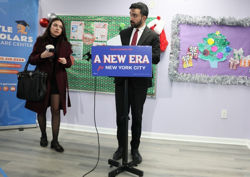 Povijesna prisega: Pored novog gradonačelnika New Yorka stajala je i jedna Hrvatica