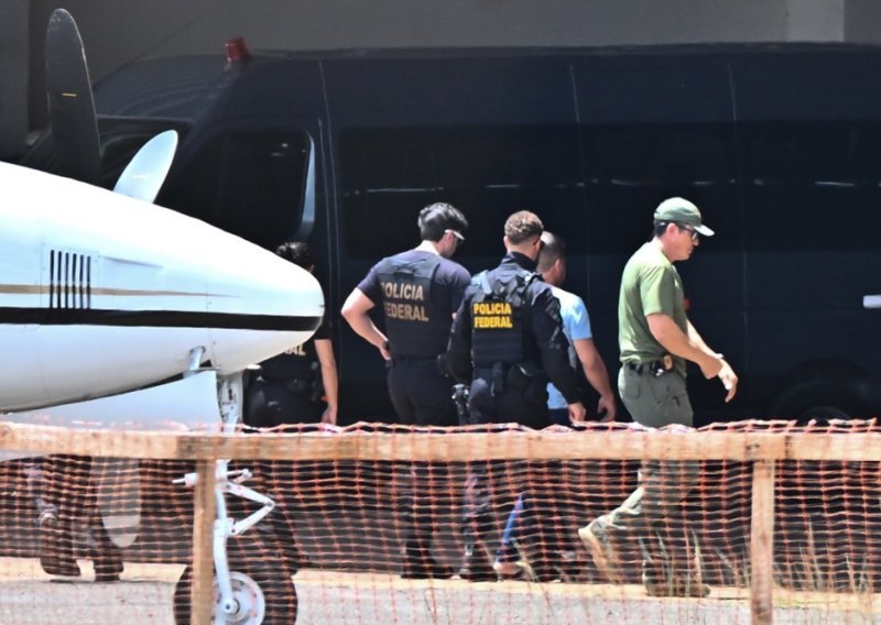 Bolsonaro vraćen u zatvor nakon operacije zbog napada štucanja