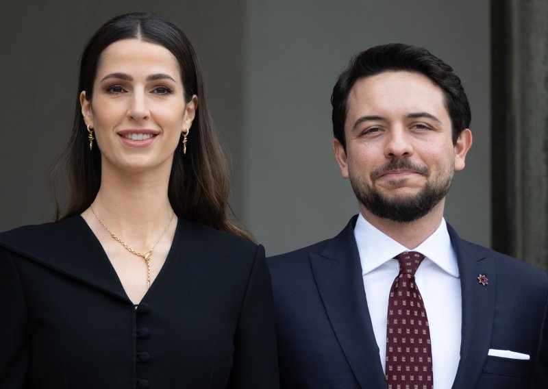 Najslađa novogodišnja čestitka stigla je iz Jordana: Malena Iman ukrala show