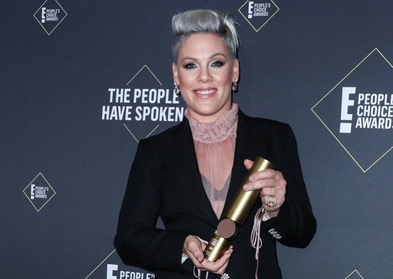 Pink je Novu godinu dočekala u - bolnici: Javila se u neprepoznatljivom izdanju