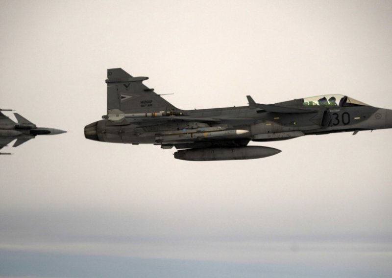 Rusi lansirali dronove prema ukrajinskim lukama: NATO podigao borbene avione F-16