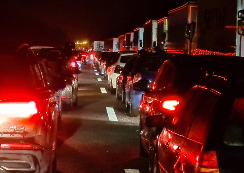 Kaos na Bajakovu, ljudi su zaglavili: 'Totalni raspad sistema, ovo još nisam vidio'