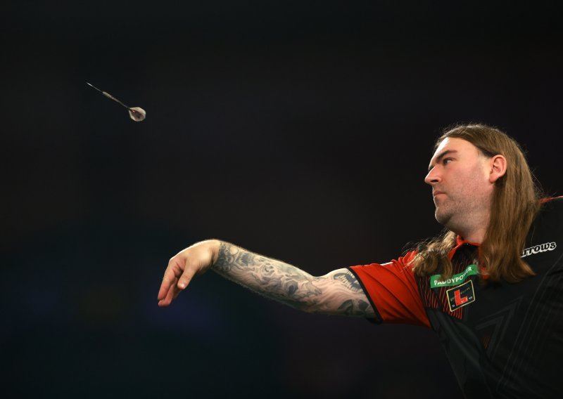 Nevjerojatna priča; jedva vidi metu zbog oštećenja vida, a pokorio je pikado svijet