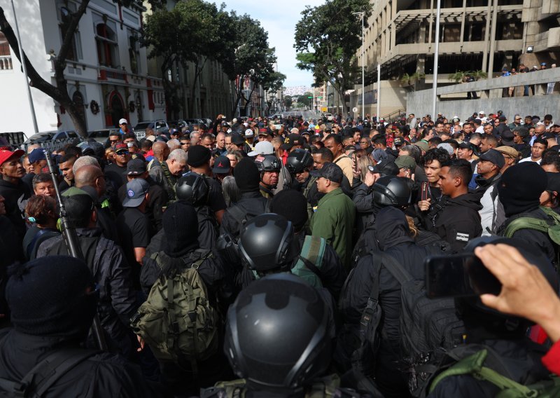 Rusija poziva SAD da pusti Madura, Ukrajina podržava napad na Venezuelu