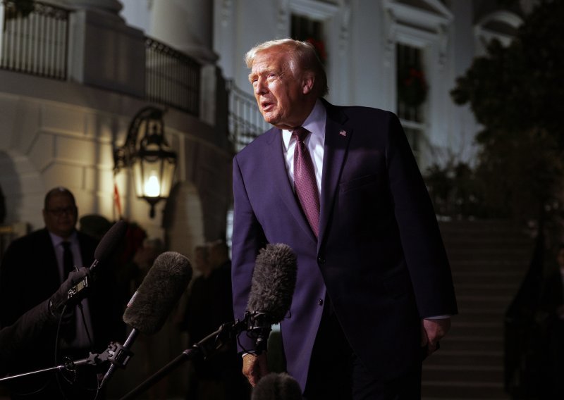 Trump poručio: 'Vodit ćemo Venezuelu', i zaprijetio još jednoj zemlji: Maduro sletio u New York