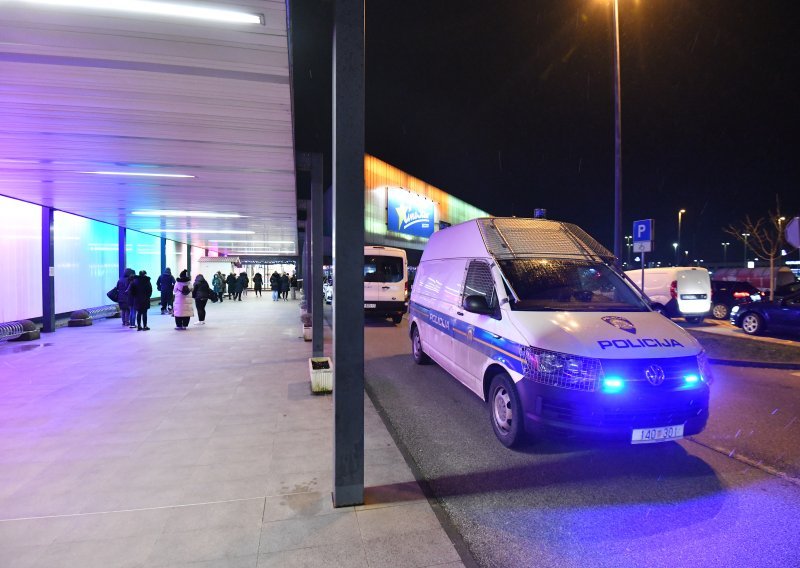 Evakuiran shopping centar kod Varaždina: Lažna dojava o bombi stigla u vrijeme najveće gužve