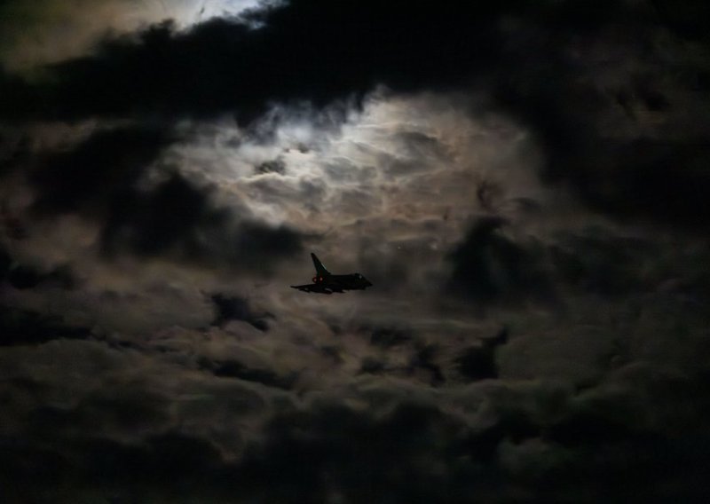 Britanci i Francuzi bombardirali podzemno skladište Islamske države