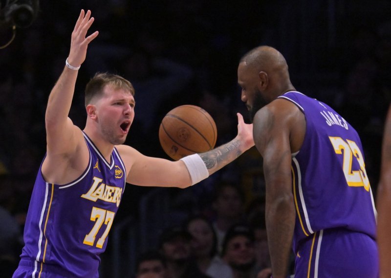 Razigrani Luka Dončić i LeBron James sredili Grizzliese