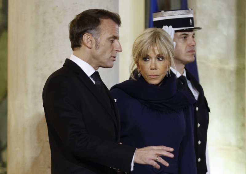 Stigla presuda desetorki koja je vrijeđala Brigitte Macron: Krivi su za širenje dezinformacija