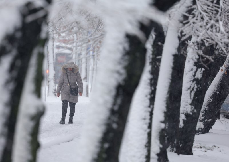 Totalni kaos u Srbiji: Letovi kasne satima, tisuće ljudi bez struje, evakuirano nekoliko osoba