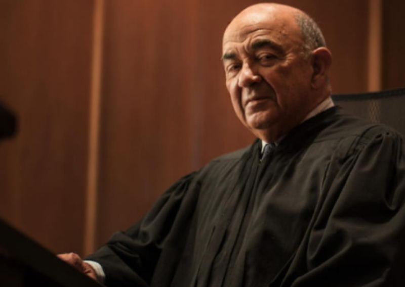 Ovo je sudac pred kojeg će izaći Maduro. Ima 92 godine