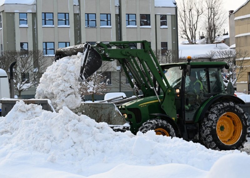 Snijeg napravio kaos diljem Europe, najgore još nije završilo