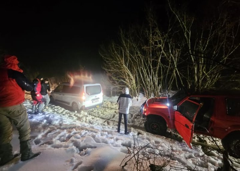 Četvero državljana RH zapelo u snijegu u Hercegovini, spasili ih GSS-ovci