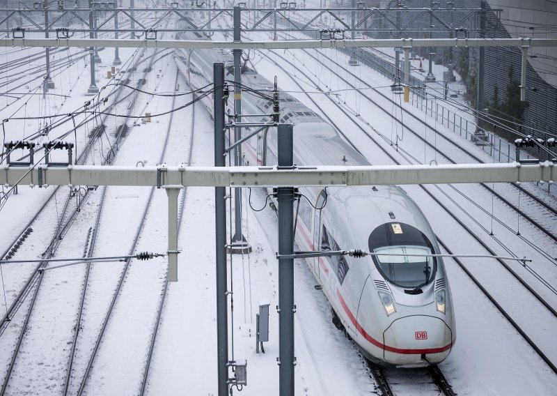 Europa pod ledom, u Nizozemskoj otkazani letovi i obustavljen željeznički promet