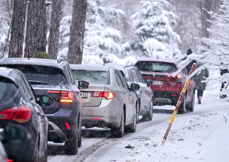 Zatvorena Sljemenska cesta, na terenu sve ekipe zimske službe. Kaos diljem Hrvatske