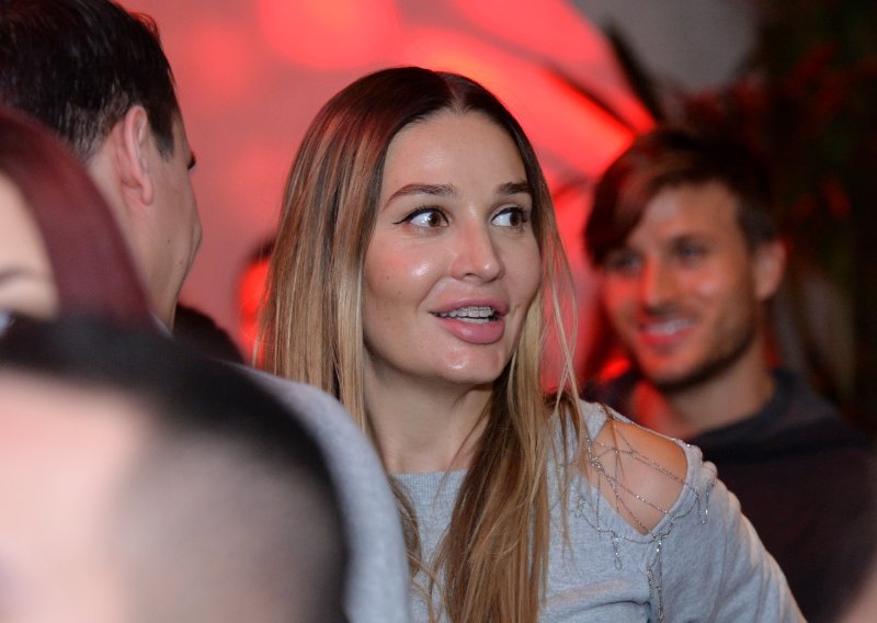 Zima? Ne za Tatjanu Dragović koja je u bikiniju pokazala besprijekornu liniju