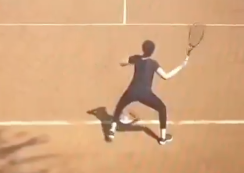 Ovaj video je hit: Pogledajte kako igra tenisačica koja je zalutala na turnir, ne zna ni pravila