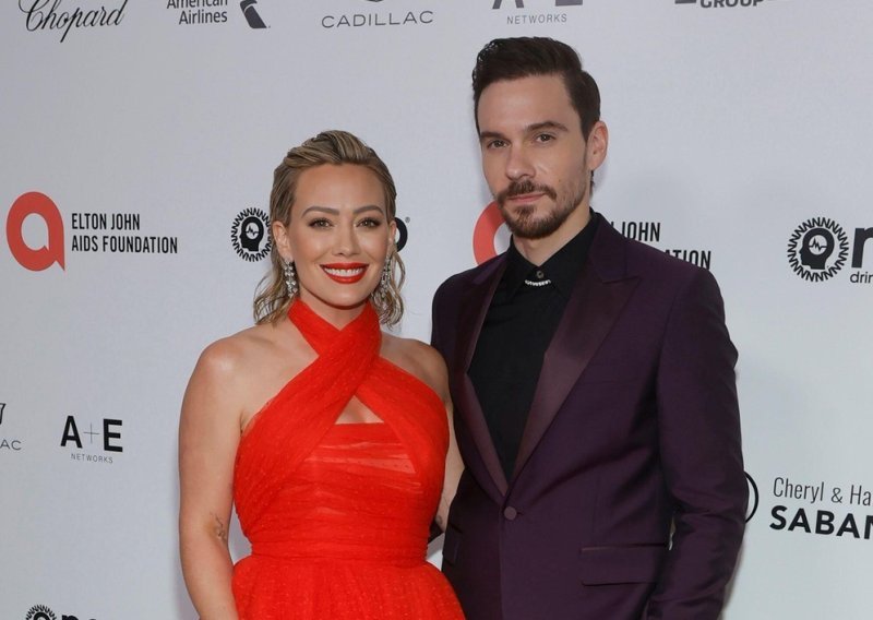 Drama među slavnim mamama: Bivša Disney zvijezda ispričala svoju verziju, suprug Hilary Duff nije joj ostao dužan
