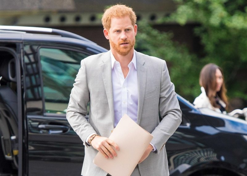 Kralj Charles ne želi imati veze s time: Iako stiže u Britaniju, princ Harry se neće susresti s ocem